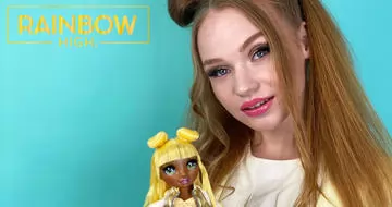 Перевоплощение фанаток в образы стильных куколок Rainbow High 