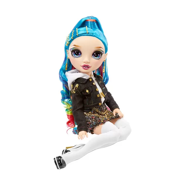 Коллекционная мегакукла Rainbow High - Амайя на подиуме