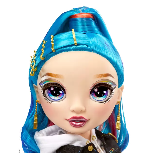 Коллекционная мегакукла Rainbow High - Амайя на подиуме