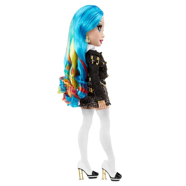 Коллекционная мегакукла Rainbow High - Амайя на подиуме