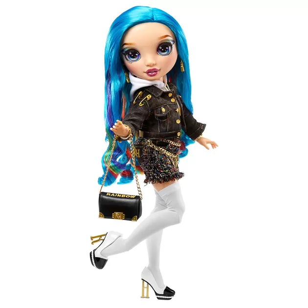 Коллекционная мегакукла Rainbow High - Амайя на подиуме