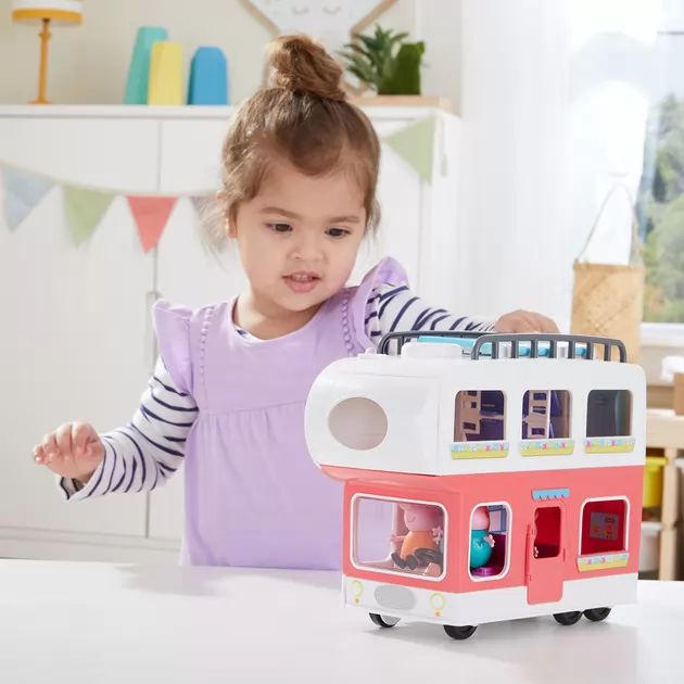 Игровой набор Peppa - Семейный кемпер Пеппы (4 фигурки, звук)