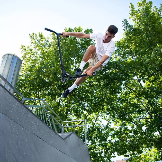 Самокат MICRO серии Ramp" – Чёрный"