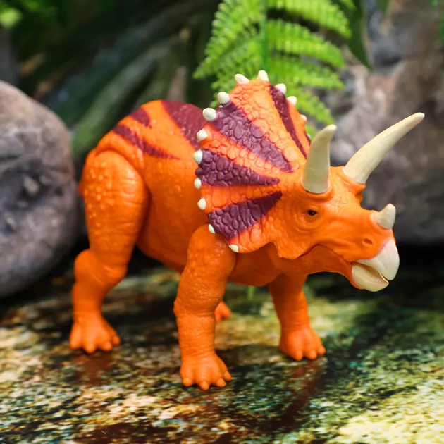 Интерактивная игрушка Dinos Unleashed серии Realistic" S2 – Трицератопс"