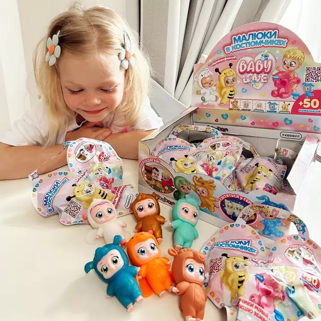 Коллекционная фигурка – Малыши в костюмчиках
