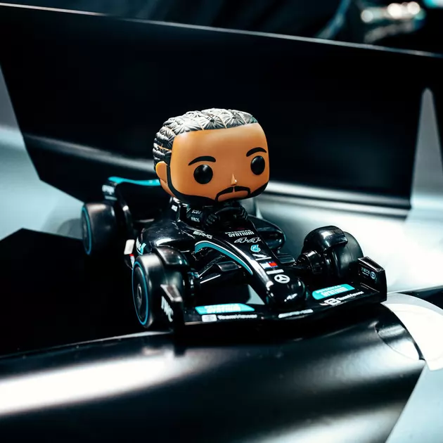 Игровая фигурка Funko POP! - Льюис Хэмилтон на машине