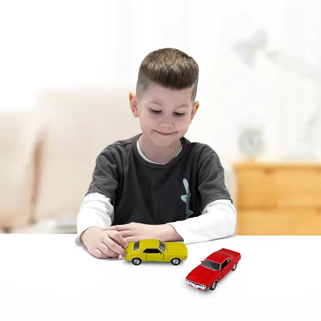 Автомодель - Chevrolet Camaro Z28 1968 (красный, желтый)