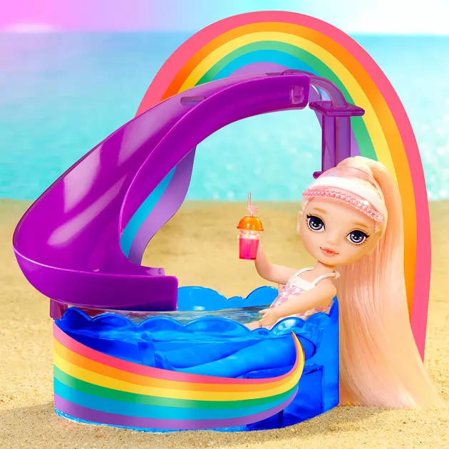Игровой набор с куклой Rainbow High – Радужный праздник в бассейне