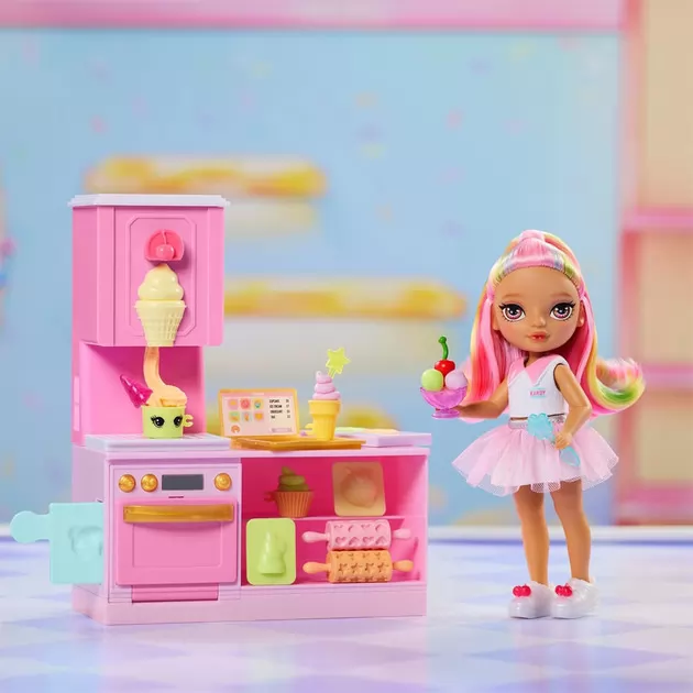 Игровой набор с куклой Rainbow High – Кондитерская Кенди
