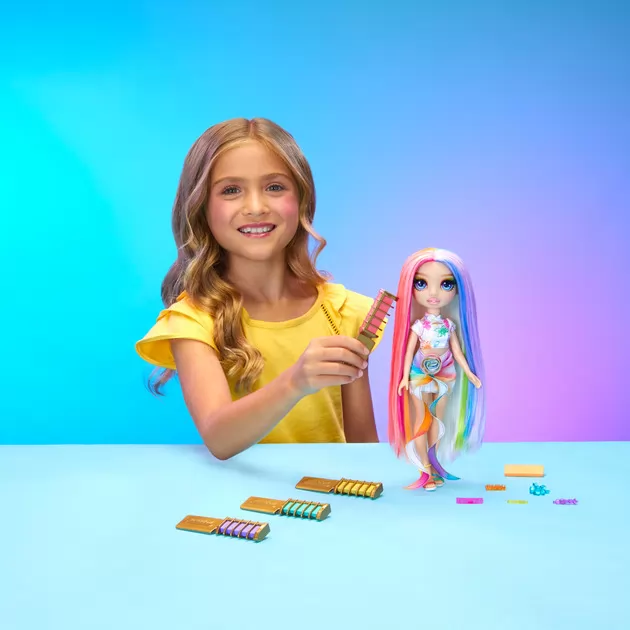 Игровой набор с куклой Rainbow High серии Мелки для волос и стиль – Амая