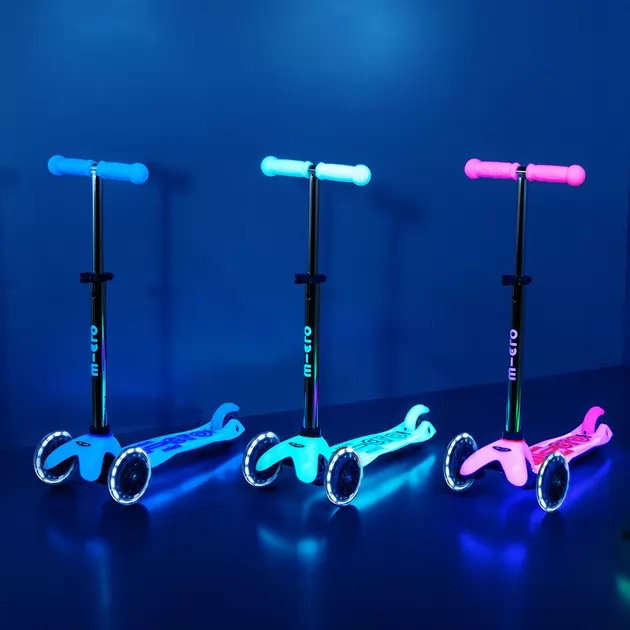 Самокат Micro серии Mini Deluxe Glow LED" - Арктический синий"