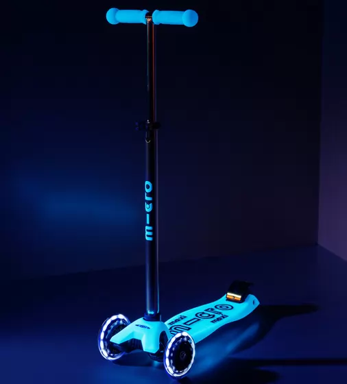 Самокат Micro серии Maxi Deluxe Glow LED" - Синий хрусталь" - MMD366_5.jpg - № 5