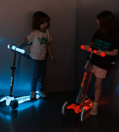 Самокат Micro серии Maxi Deluxe Glow LED Plus" - Синий хрусталь" - MMD377_9.jpg - № 9