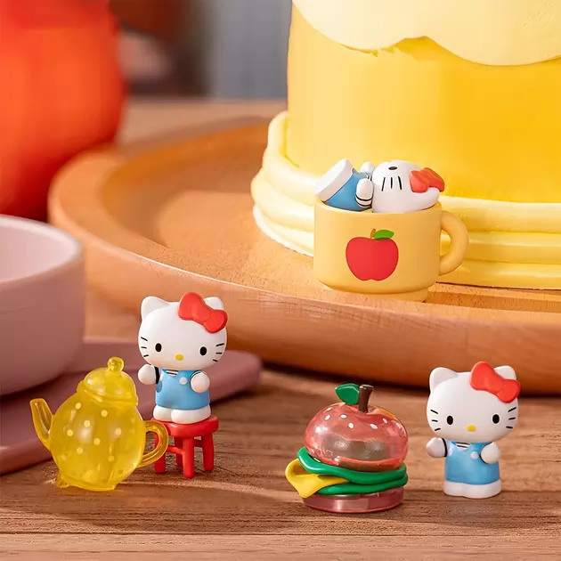 Фигурка-сюрприз Pop Top Hello Kitty – Яблочный воркшоп