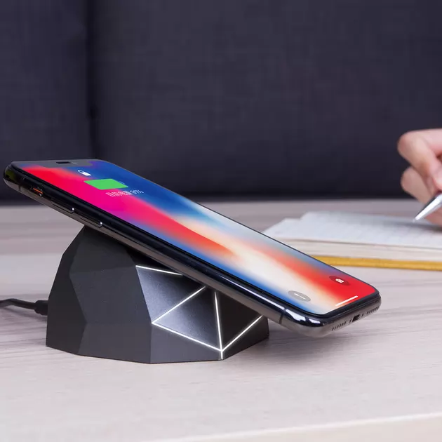 Беспроводное Зарядное Устройство Xoopar - Geo Dock (Черное С Белой Led-Подсветкой)