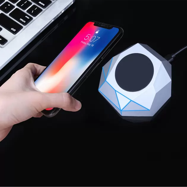 Беспроводное Зарядное Устройство Xoopar - Geo Dock (Серебристое С Синей Led-Подсветкой)