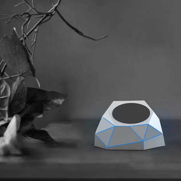 Беспроводное Зарядное Устройство Xoopar - Geo Dock (Серебристое С Синей Led-Подсветкой)