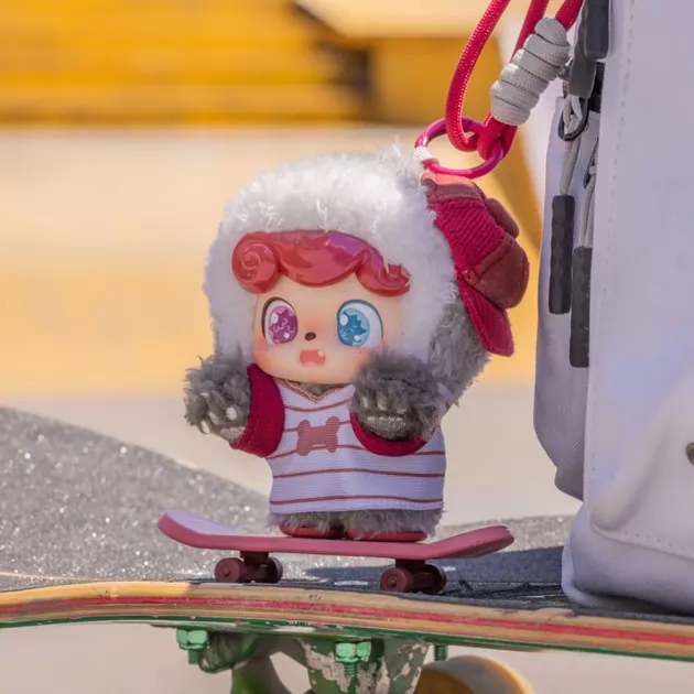 Kolekcjonerska miękka zabawka z zawieszką sznurkową POP TOP JOTOYS z serii "Q.Kid" &ndash; RADOŚCI PRZYG&Oacute;D