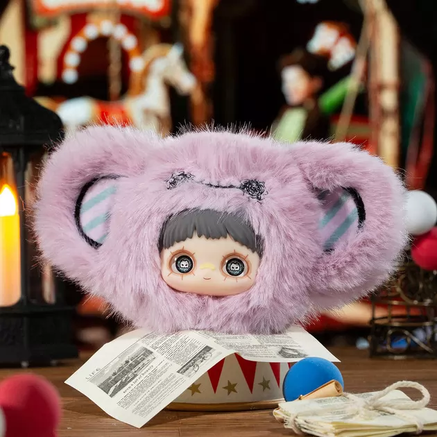 Kolekcjonerska miękka zabawka z zawieszką POP TOP Hi TOY z serii "MayMei" &ndash; SZALONY CYRK