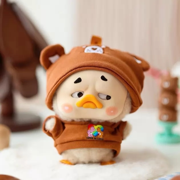 Kolekcjonerska miękka zabawka z zawieszką POP TOP 1983toys z serii &bdquo;Upset Duck x Care Bears&rdquo; &ndash; BĄDŹ TĘCZĄ