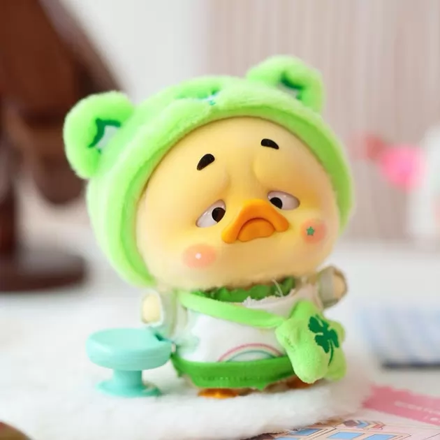 Kolekcjonerska miękka zabawka z zawieszką POP TOP 1983toys z serii &bdquo;Upset Duck x Care Bears&rdquo; &ndash; BĄDŹ TĘCZĄ