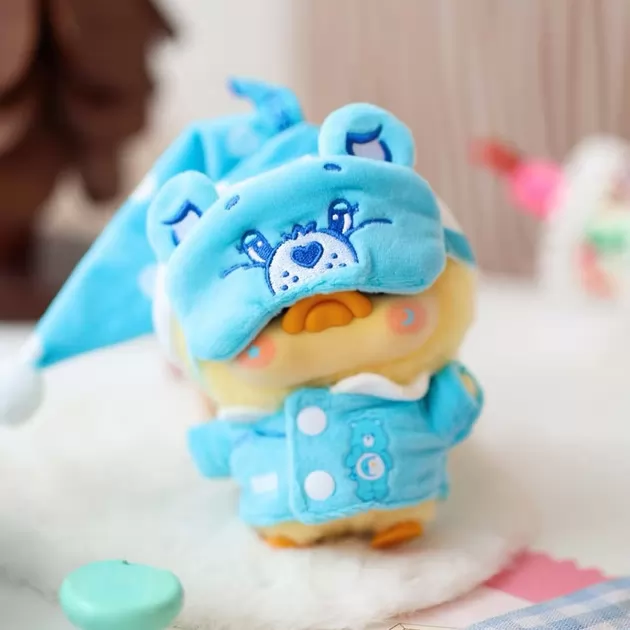 Kolekcjonerska miękka zabawka z zawieszką POP TOP 1983toys z serii &bdquo;Upset Duck x Care Bears&rdquo; &ndash; BĄDŹ TĘCZĄ