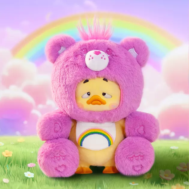 Kolekcjonerska miękka zabawka z zawieszką POP TOP 1983toys z serii &bdquo;Upset Duck x Care Bears&rdquo; &ndash; PRZYTULASKI